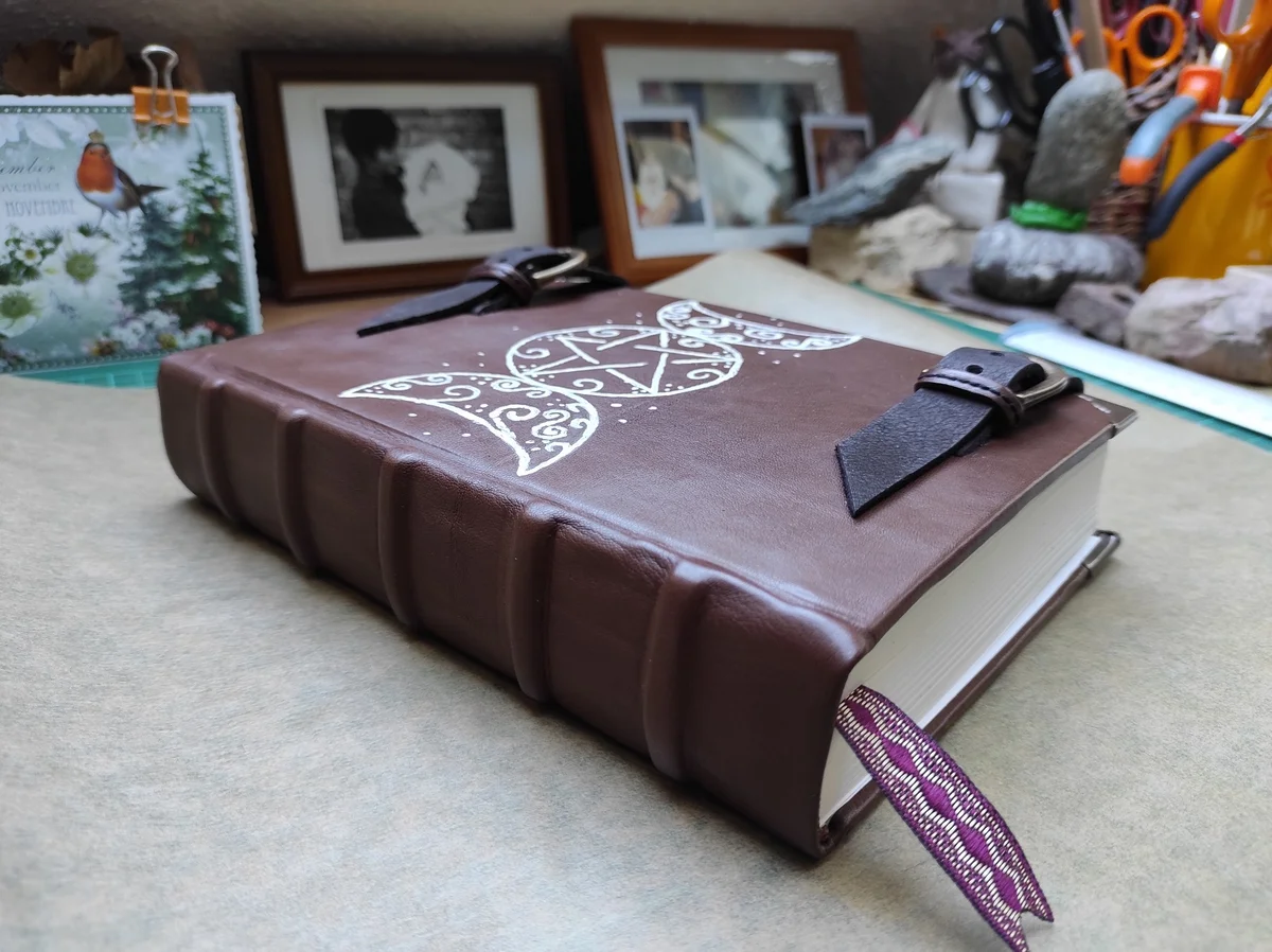 Bőrkötésű füzet a Csumpi Könyvek kínálatában