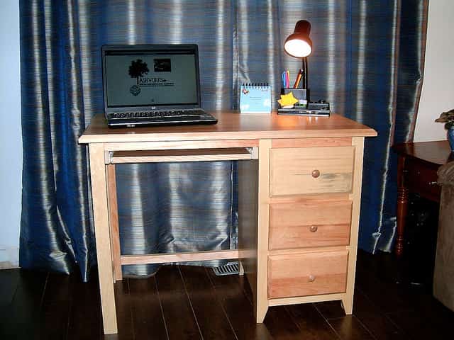 fenyő íróasztal